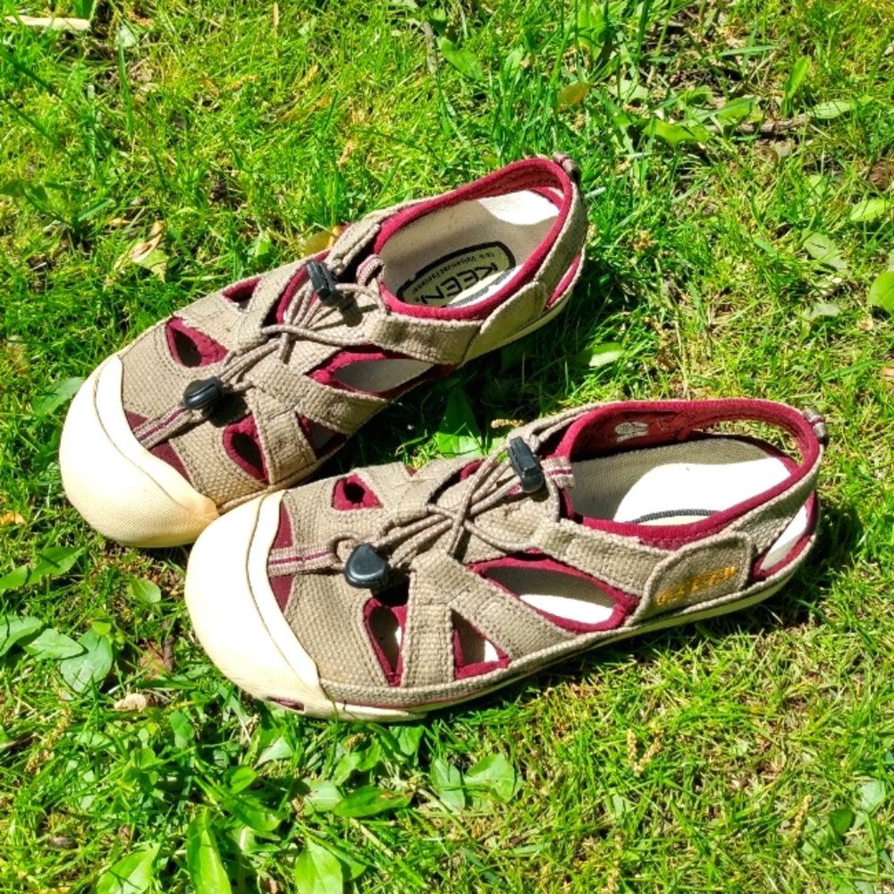 KEEN Vulcanized Sandals Sz 8 Women